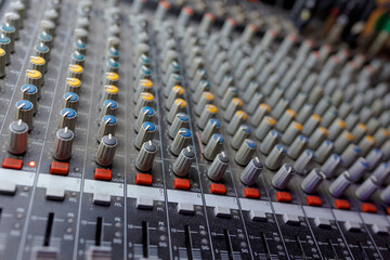 audio mixing console