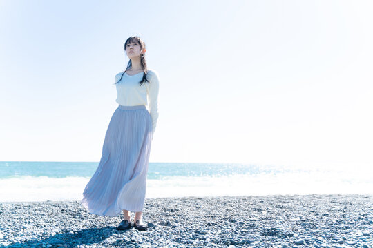 海と女性