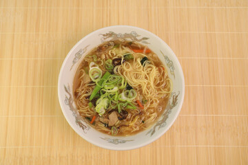 酸辣湯麺