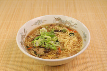 酸辣湯麺