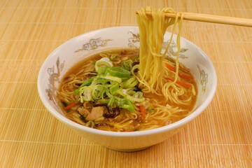 酸辣湯麺