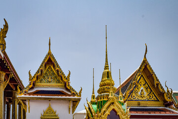 Fototapeta na wymiar バンコク、大宮殿、エメラルド寺院、仏舎利塔などを周遊する