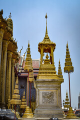 Fototapeta premium バンコク、大宮殿、エメラルド寺院、仏舎利塔などを周遊する