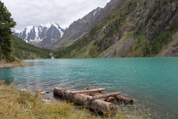 Log raft on the turquoise Middle Shavlinskoe lake