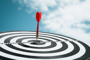 Throw darts on the red target. Is to run a successful marketing business as planned The goal is to go forward. Challenges in running a Dartboard, a target goal, ideas, strategies, marketing, teamwork.
