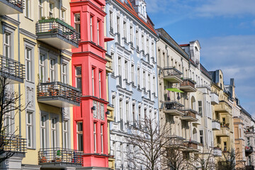 Obraz premium The facades of some renovated old apartment buildings seen in Prenzlauer Berg, Berlin
