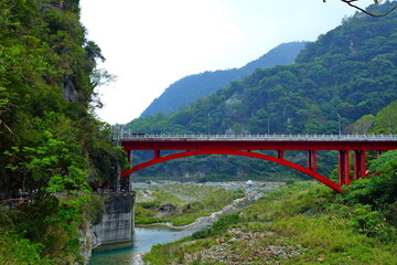 Obraz premium Shakadang Trail, a path carved into the wall of a marble cliff in Taroko National Park, Hualien, Taiwan