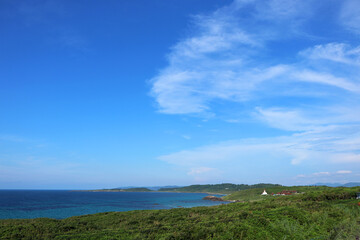Fototapeta na wymiar 夏の角島から見る青い海と雲