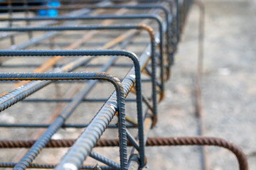 reinforced concrete construction techniques, the photo of connecting the iron placed in the column.