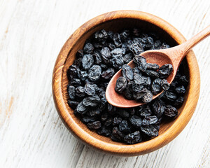 Black dried raisins