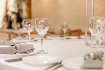 Fototapeta premium Festive Floral decor on wedding banquet tables in white colors with cutlery