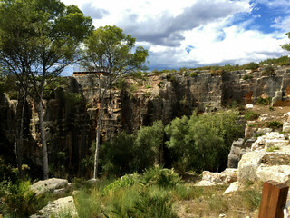 Obraz premium スペイン タラゴナ近郊の石切り場 古代ローマ時代の遺跡 Quarry near Tarragona, Spain Ancient Roman ruins