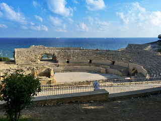 スペイン タラゴナ海岸沿いの闘技場遺跡
Arena ruins along the coast of Tarragona, Spain