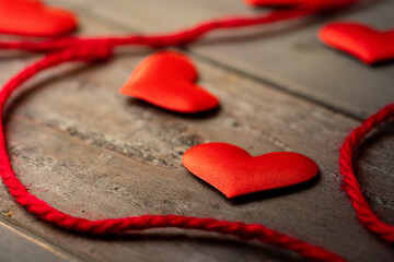 赤い糸とハートマーク