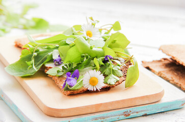 Wildkräutersalat Wildkräuter Salat essbare Blüten