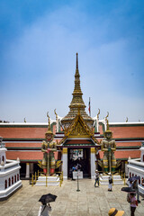バンコク、大宮殿、エメラルド寺院、仏舎利塔などを周遊する