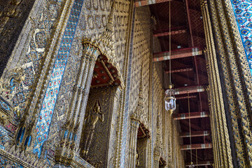 バンコク、大宮殿、エメラルド寺院、仏舎利塔などを周遊する