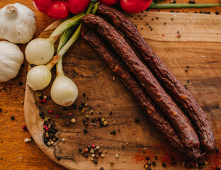 polish sausage, deska z wędlinami, sausage board, deska wędlin, polska kiełbasa na desce, szynka polska, wędliny, świąteczne szynki, traditional Polish sausage, deska z szynkami, wędzone szynki