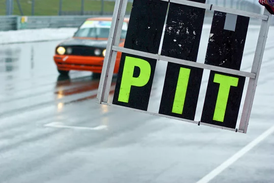 Rennsport motorsport pitboard boxenstop autorennen