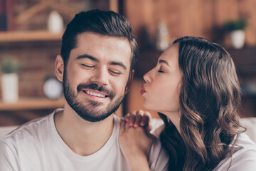 Naklejka premium Close-up portrait of two passionate attractive amorous dreamy cheerful people kissing enjoying staying home indoors