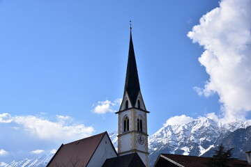 Fototapeta na wymiar Kirche von Hall in Tirol