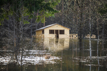 The spring flood flooded private homes. Flooding in the village.