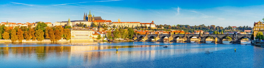 Obraz premium Beautiful skyline panorama of Prague with Charles bridge and Prague castle.Czech Republic