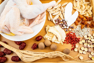 Fresh old hen and stew soup with Chinese medicinal materials