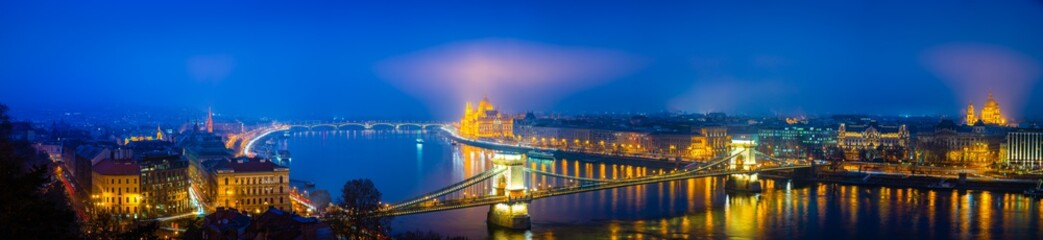 Naklejka premium Panorama of Budapest at dusk overlooking Chain bridge and Parliament. Hungary