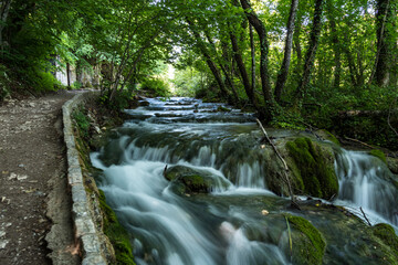 Fototapeta na wymiar Waterfall with turquoise water in the Plitvice Lakes National Park, Croatia.
