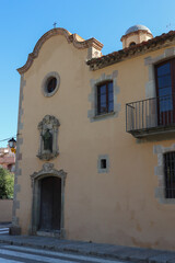 Espagne -Tossa de Mar - Vue sur la façade de l'ancienne chapelle de l'ancien Hôpital de Sant Miquel