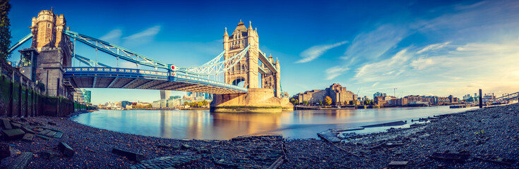 Fototapeta na wymiar Tower Bridge morning panorama in autumn. London. England
