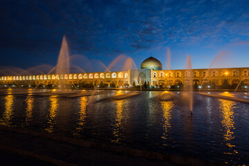 Sheikh Lotf Allah Mosque at Meidan-e Imam (Imam Square), Isfahan, Iran. / Naqsh-e Jahan Square.