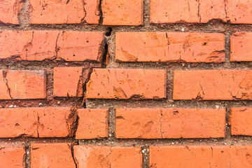 Obraz premium Crack on old brown damaged brick wall broken facade texture background