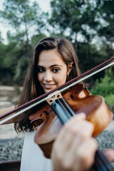 portrait brunette woman with violin