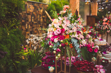 floral arrangement for wedding decoration 