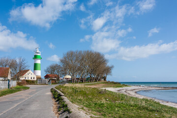 Der Frisch renovierte Leuchtturm auf der Bülker Hook am Ausgang der Kieler Förde, ein beliebter...