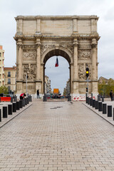 Fototapeta na wymiar Arco en la ciudad de Marsella o Marseille en el pais de Francia o France