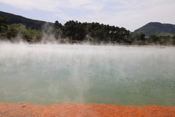Wai-O-Tapu Thermalwunderland The Champagne Pool / Wai-O-Tapu Thermal Wonderland The Champagne Pool /