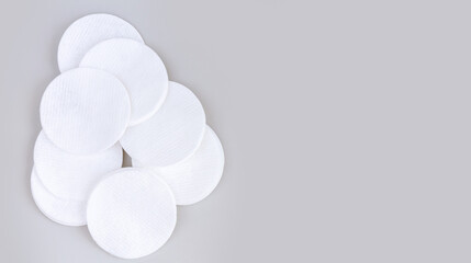 Heap of white soft cleansing cotton pads or discs © Дмитрий Сидор