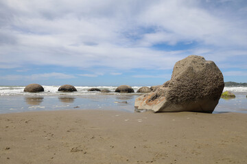 Moeraki Boulders / Moeraki Boulders /
