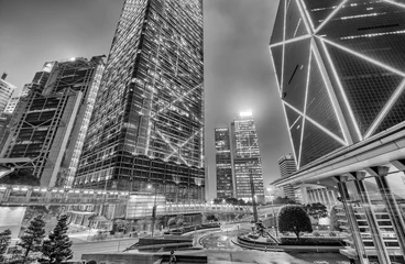 Papier Peint photo Noir et blanc HONG KONG - MAI 2014 : Couleurs nocturnes des gratte-ciel du centre-ville de Hong Kong