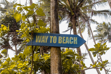 sign to the beach