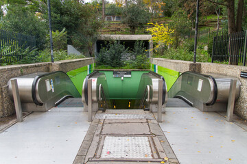 Estacion de Metro y sus Escaleras Mecanicas en la ciudad de Marsella en el pais de Francia