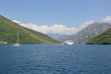 Boka Bay cruising ans sailing