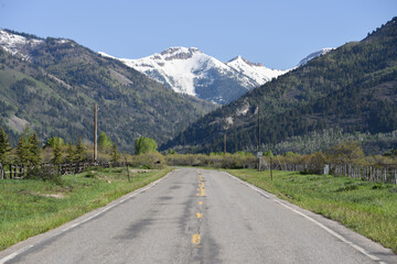 Fototapeta na wymiar a country road heading into the mountains