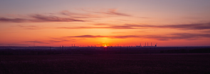 Obraz premium Sunset and industrial city with a factory.