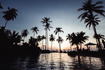 Fototapeta na wymiar Amazing sunset on a Asian tropical beach.