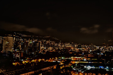 Fototapeta premium dark but luminous night in medellin city