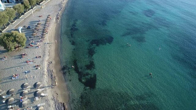 Port de Parikia sur l'&icirc;le de Paros dans les Cyclades en Gr&egrave;ce vue du ciel